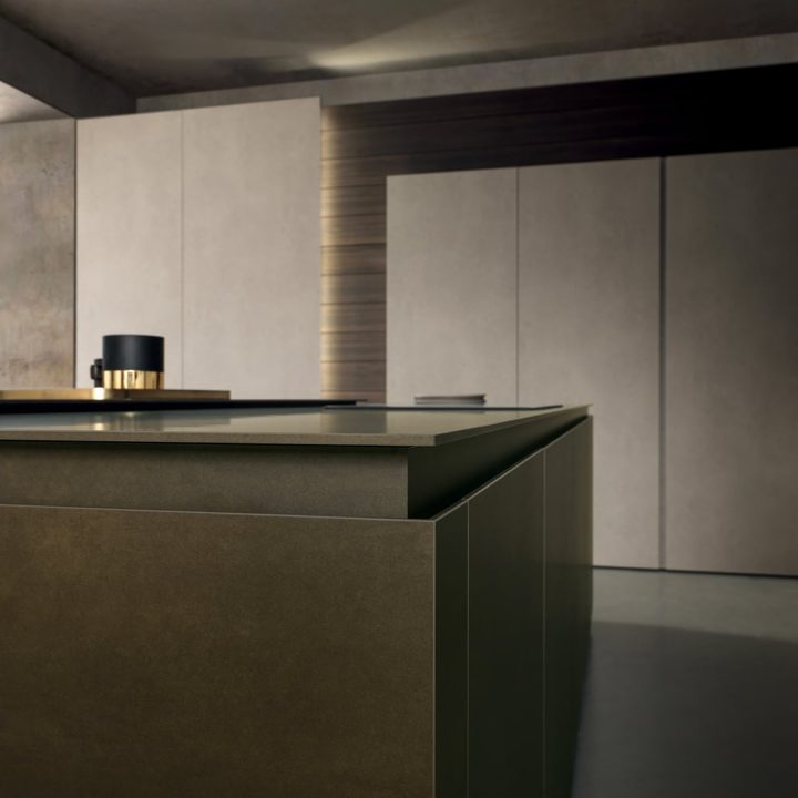 Cuisine-haut-de-gamme-design-minimaliste-aspect-beton-et-metal-Skill-4-Modulnova-expo-cuisine-Porto-Venere-Montpellier-proche-Mauguio-34